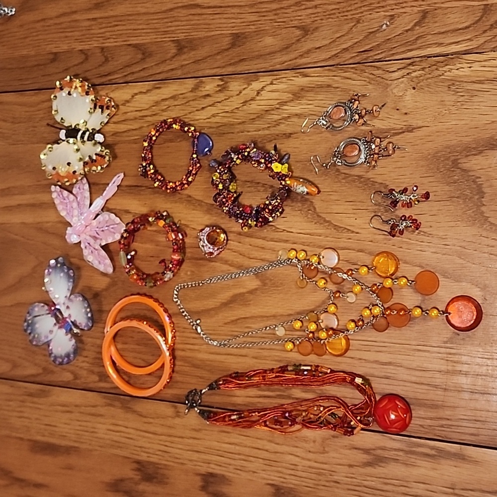 13 piece costume beaded  jewelry lot, mostly orange